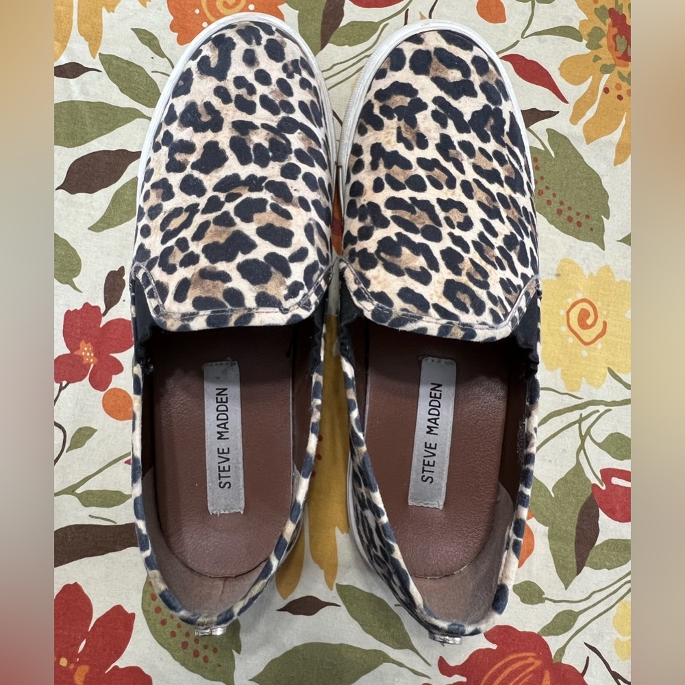 Steve Madden Women's Safary Slip-On Fashion Sneaker size 8M Cheetah suede